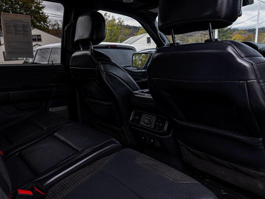 2021 Ford F-150 Raptor Image 18 of 40