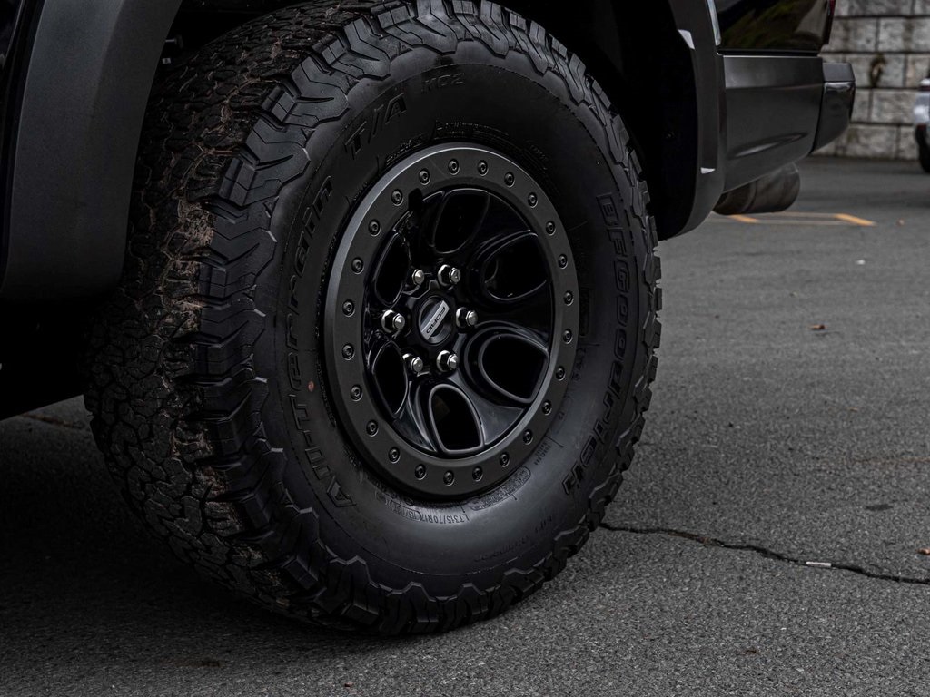 2021 Ford F-150 Raptor Image 8 of 40