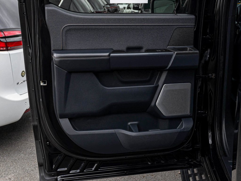 2021 Ford F-150 Raptor Image 15 of 40