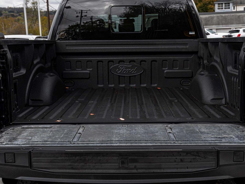 2021 Ford F-150 Raptor Image 12 of 40