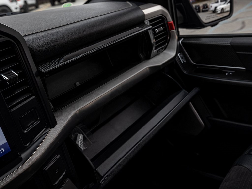 2021 Ford F-150 Raptor Image 26 of 40