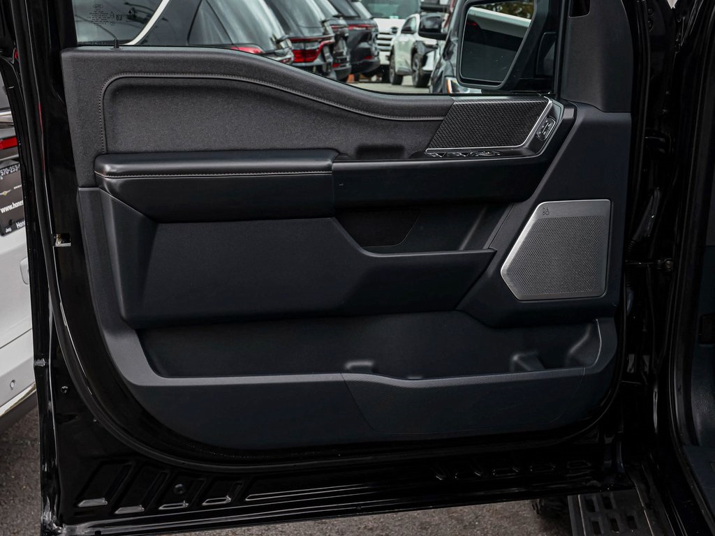 2021 Ford F-150 Raptor Image 13 of 40