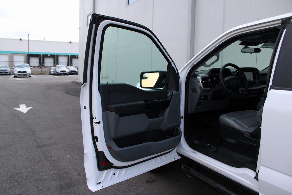 Vehicle image 34 of 37