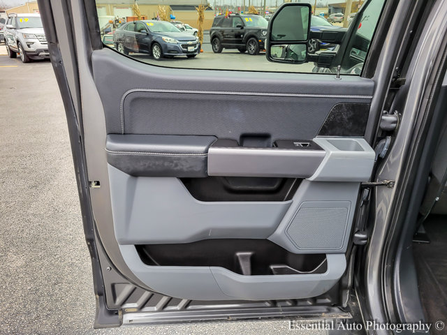 Vehicle image 23 of 33