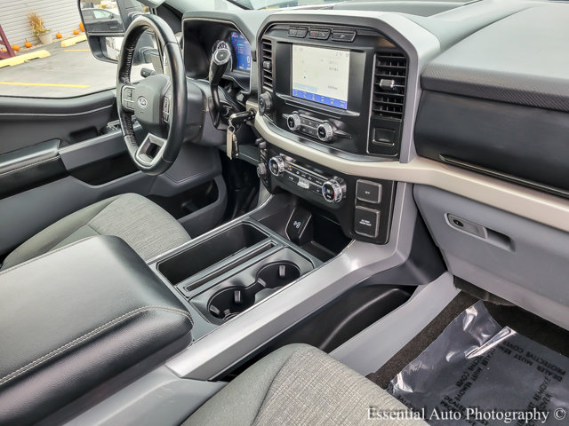 Vehicle image 28 of 33