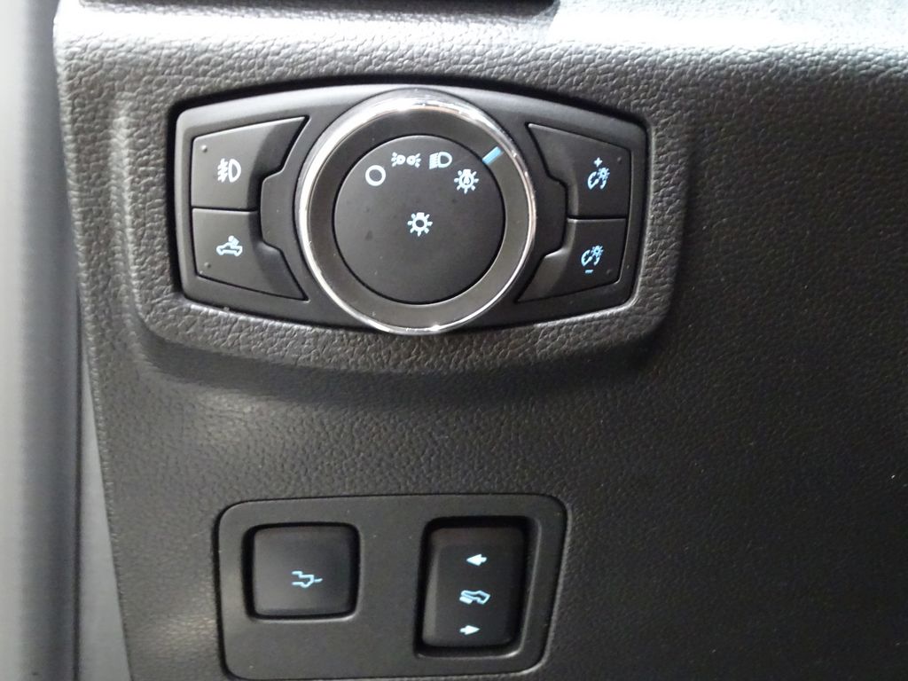 Vehicle image 19 of 50
