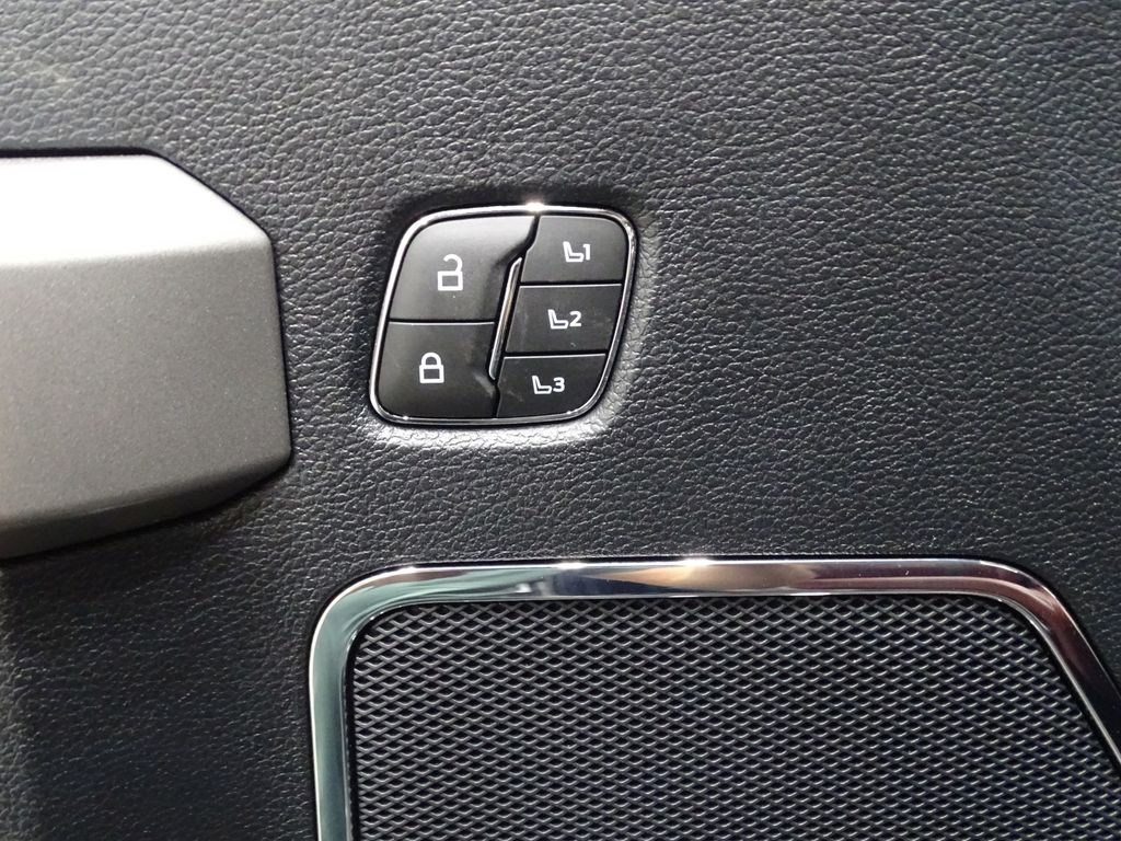 Vehicle image 17 of 50