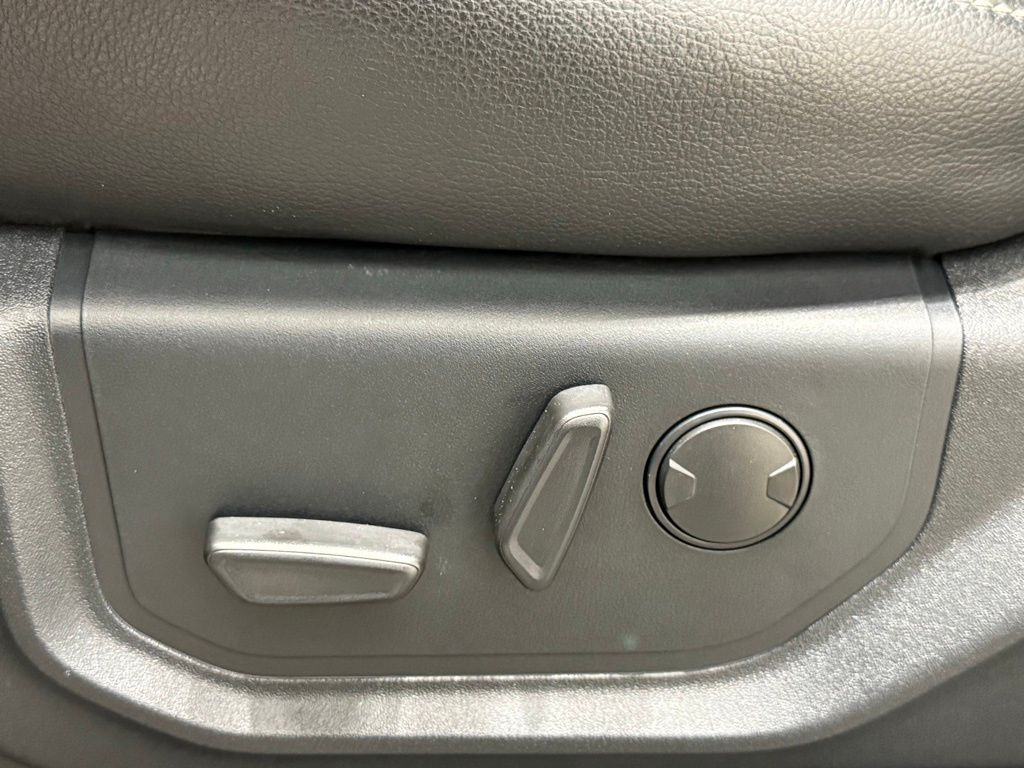 Vehicle image 20 of 48