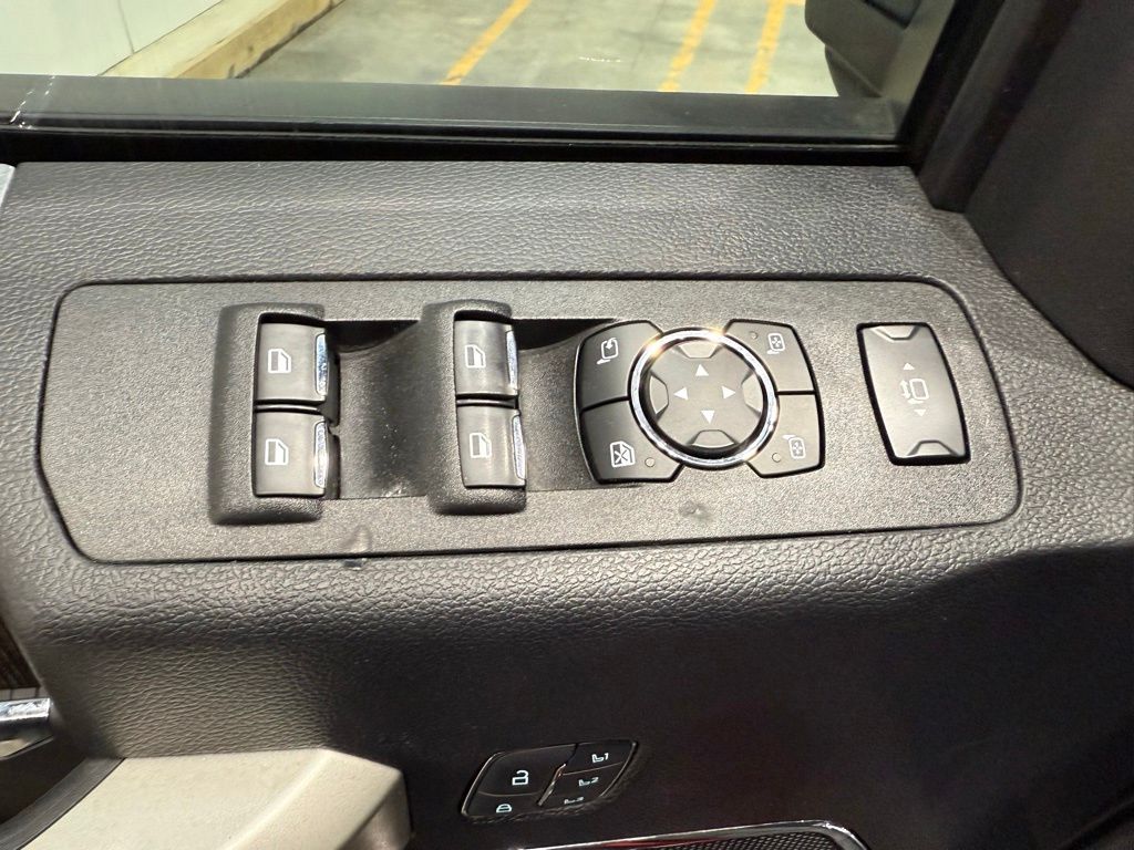 Vehicle image 16 of 48