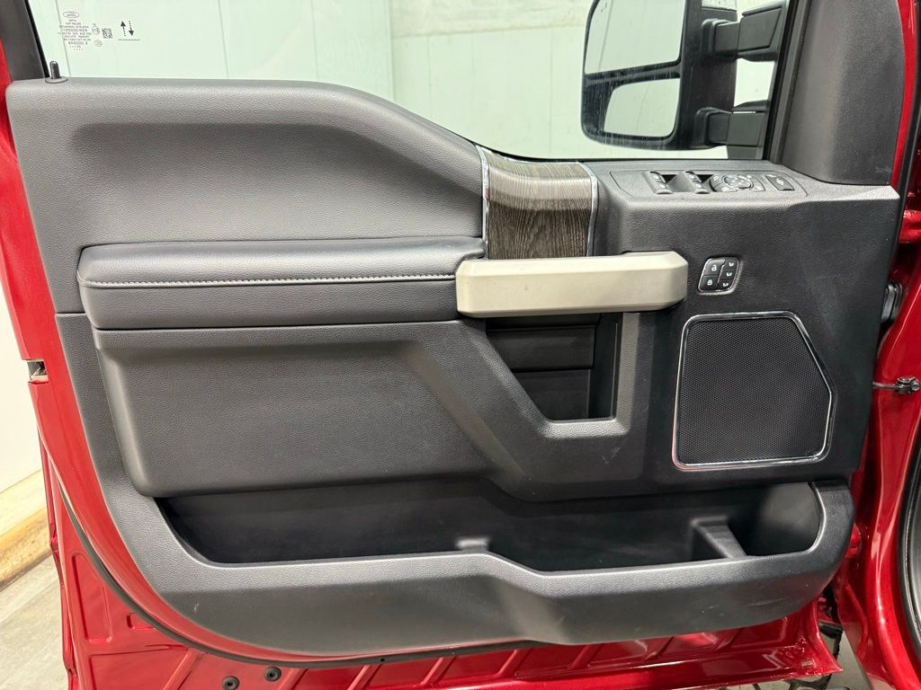 Vehicle image 14 of 48