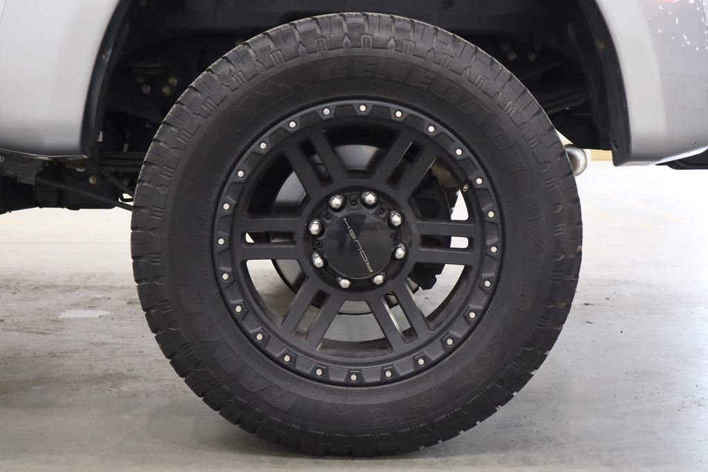 Vehicle image 36 of 40