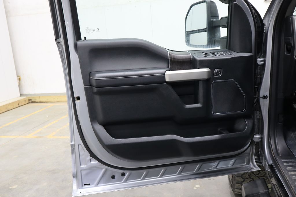 Vehicle image 14 of 40