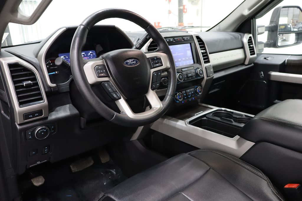 Vehicle image 19 of 40