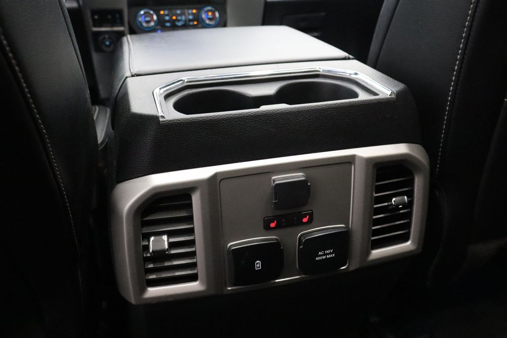 Vehicle image 33 of 40