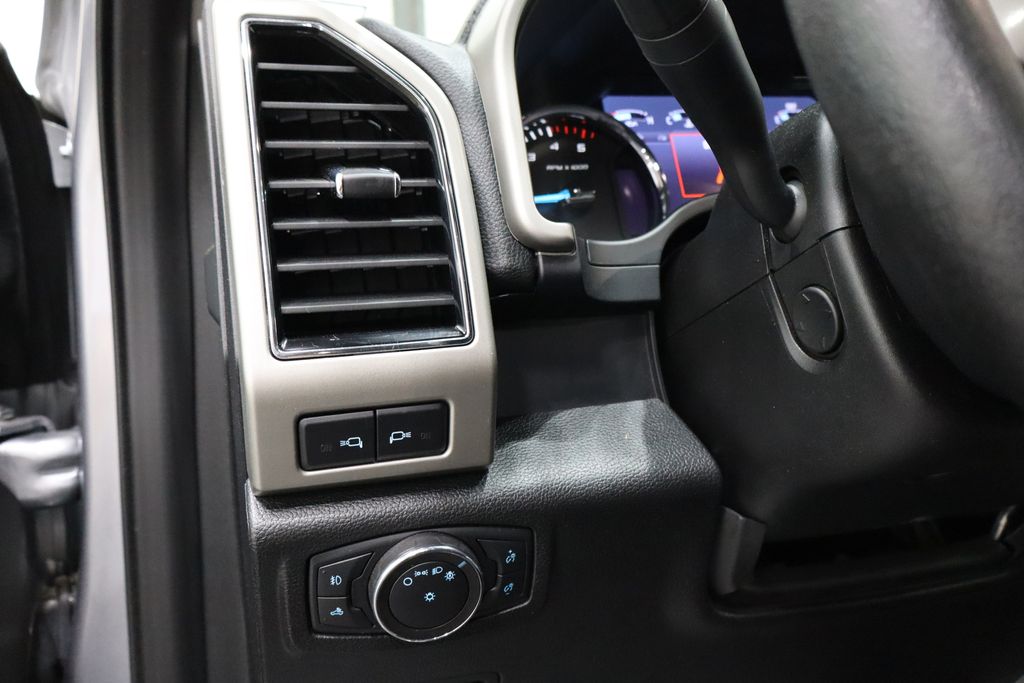 Vehicle image 16 of 40