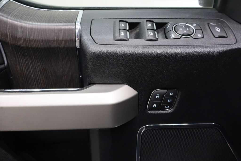 Vehicle image 15 of 40