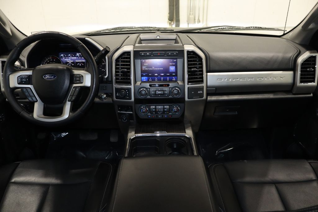 Vehicle image 25 of 40