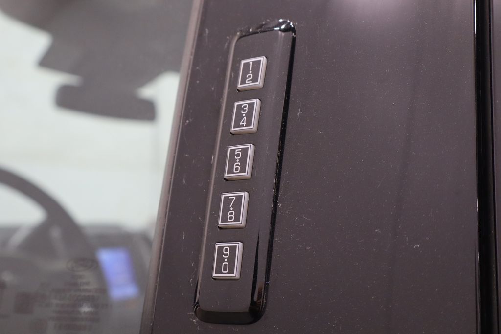 Vehicle image 21 of 42