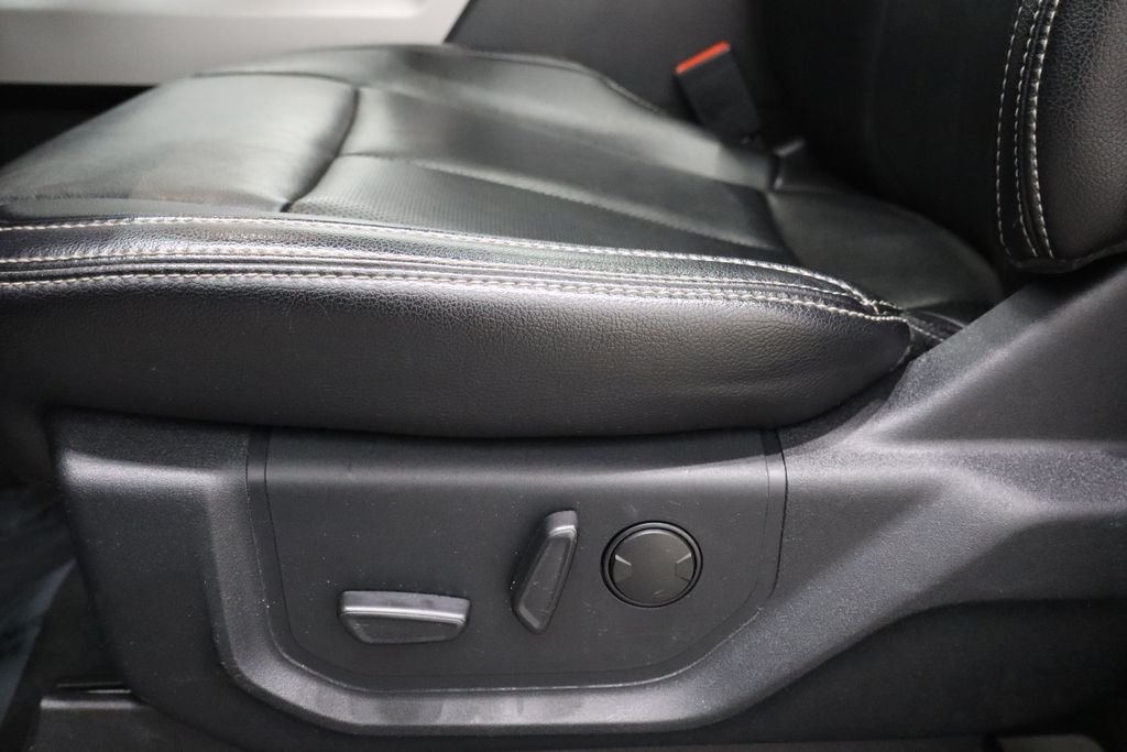 Vehicle image 19 of 42