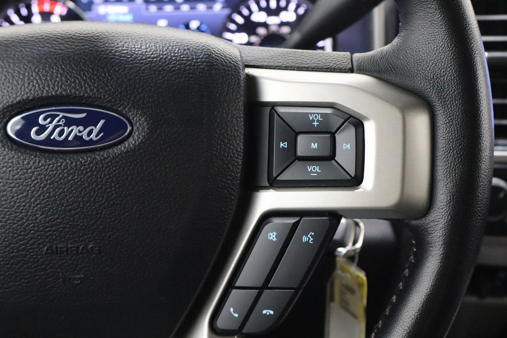 Vehicle image 25 of 42
