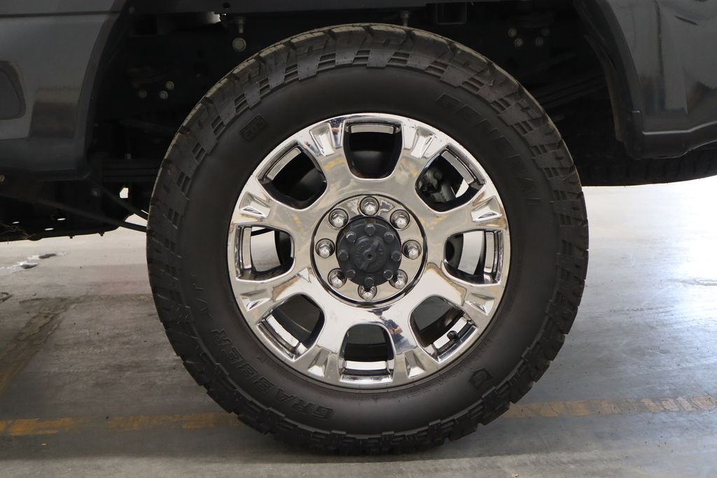 Vehicle image 38 of 42