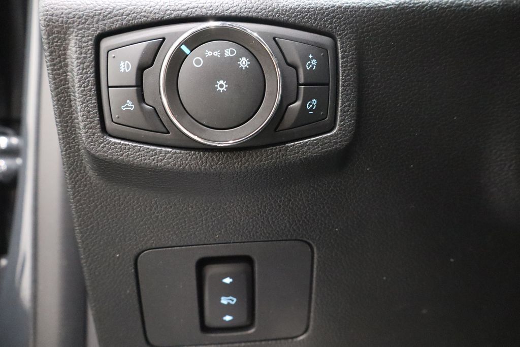 Vehicle image 18 of 42