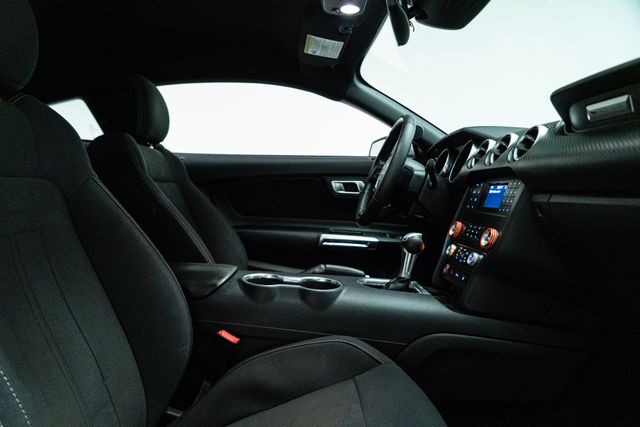 2021 Ford Mustang EcoBoost Image 33 of 44