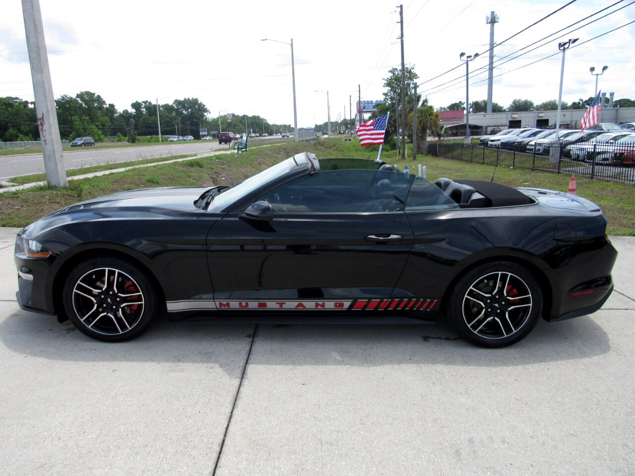 2021 Ford Mustang Image 18 of 70