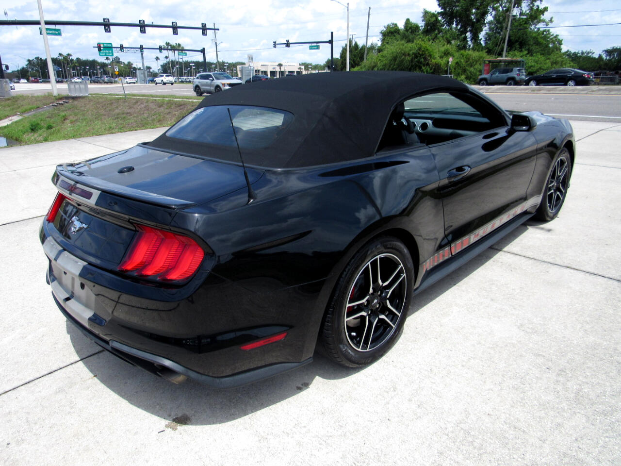 2021 Ford Mustang Image 10 of 70
