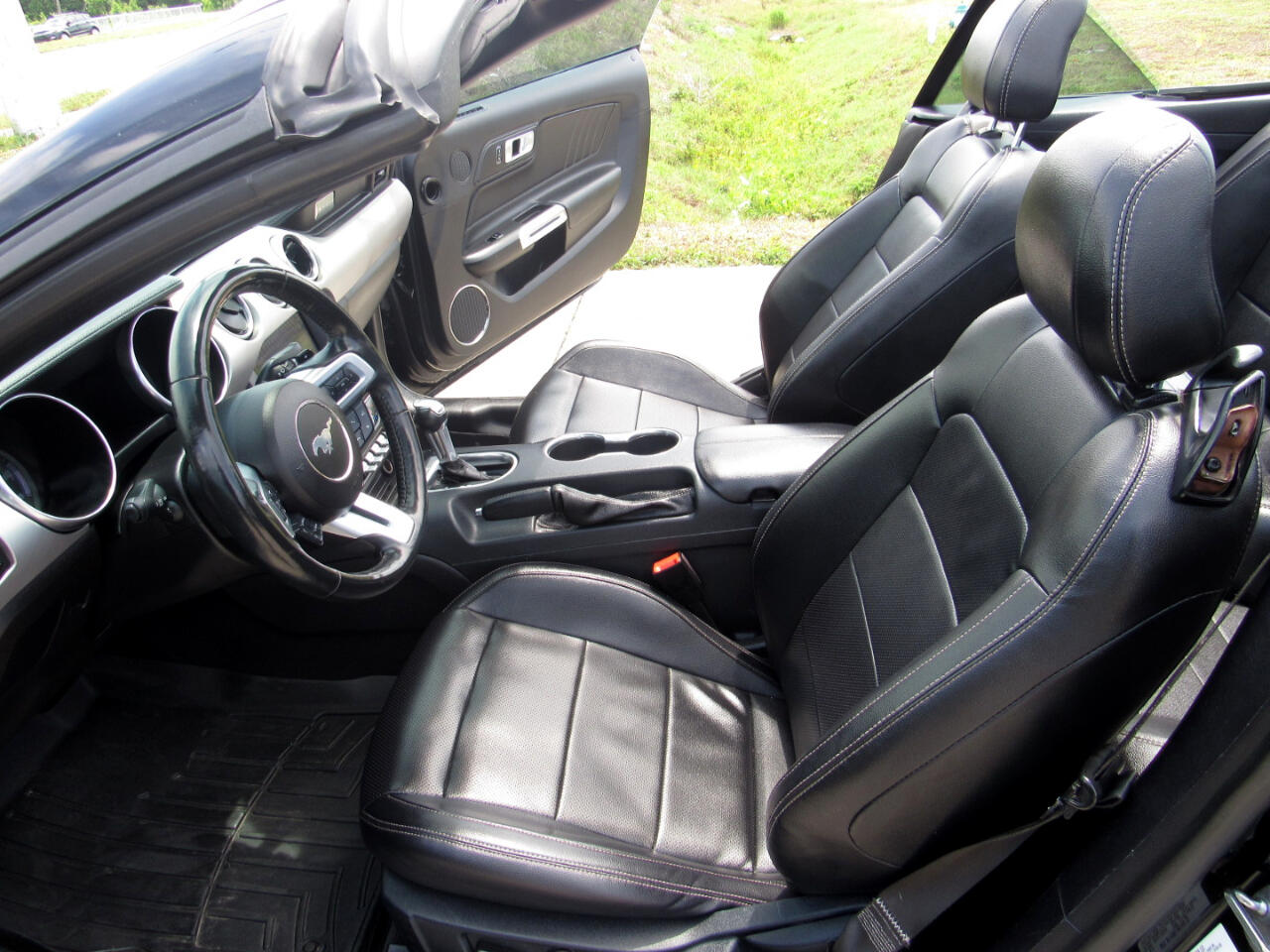 2021 Ford Mustang Image 27 of 70