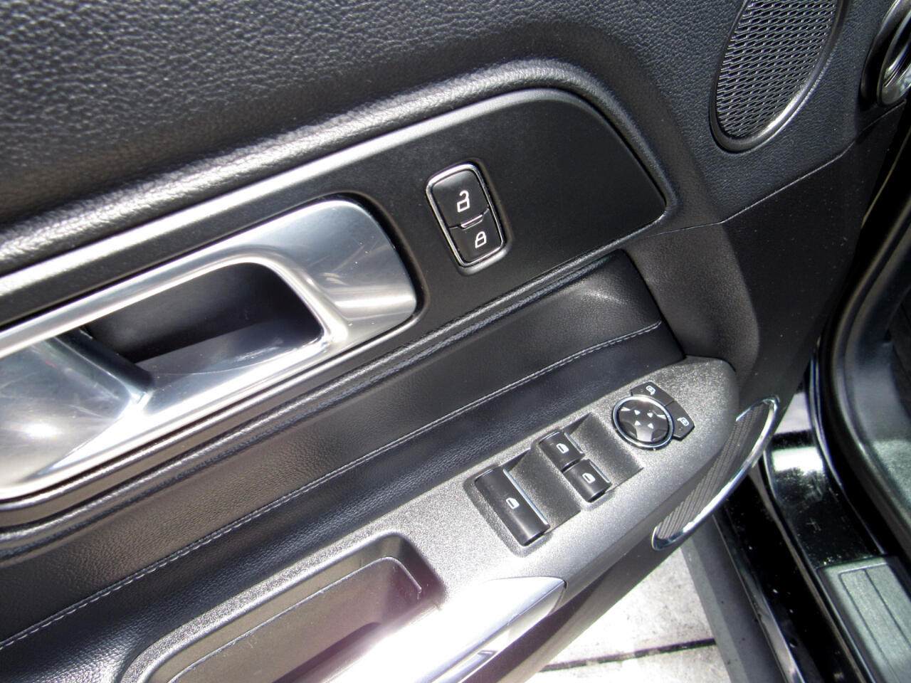 2021 Ford Mustang Image 26 of 70