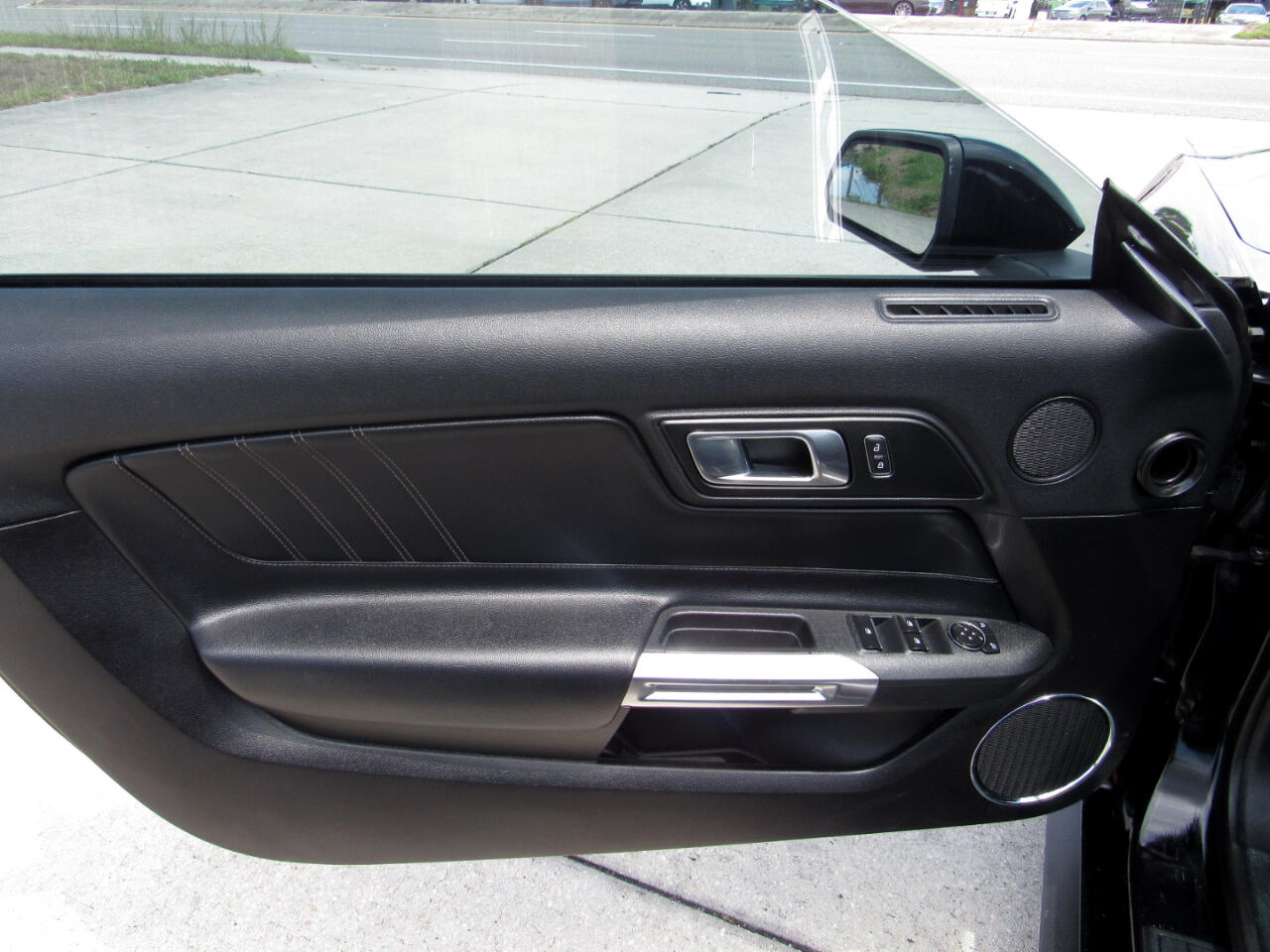 2021 Ford Mustang Image 25 of 70