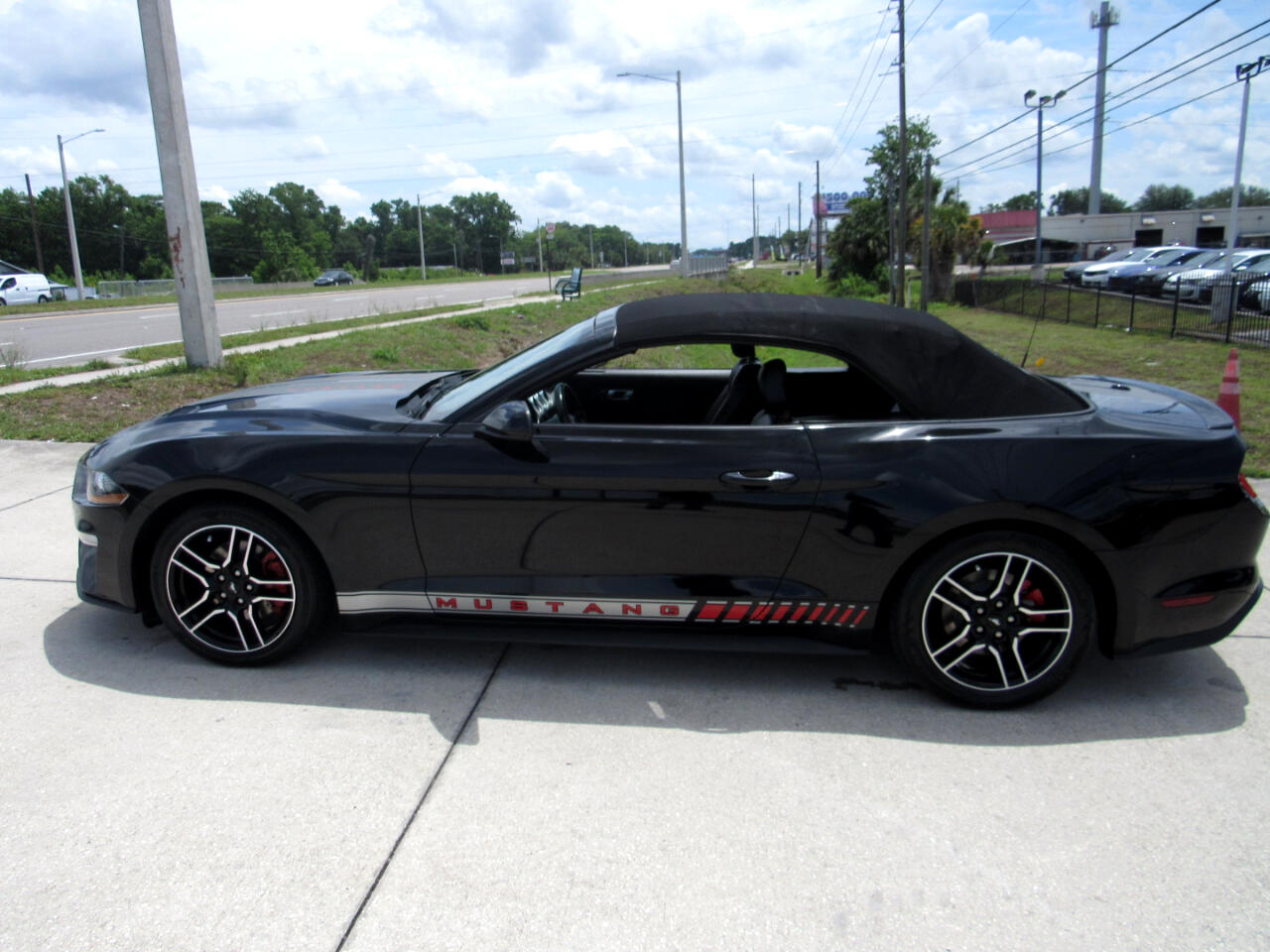 2021 Ford Mustang Image 16 of 70