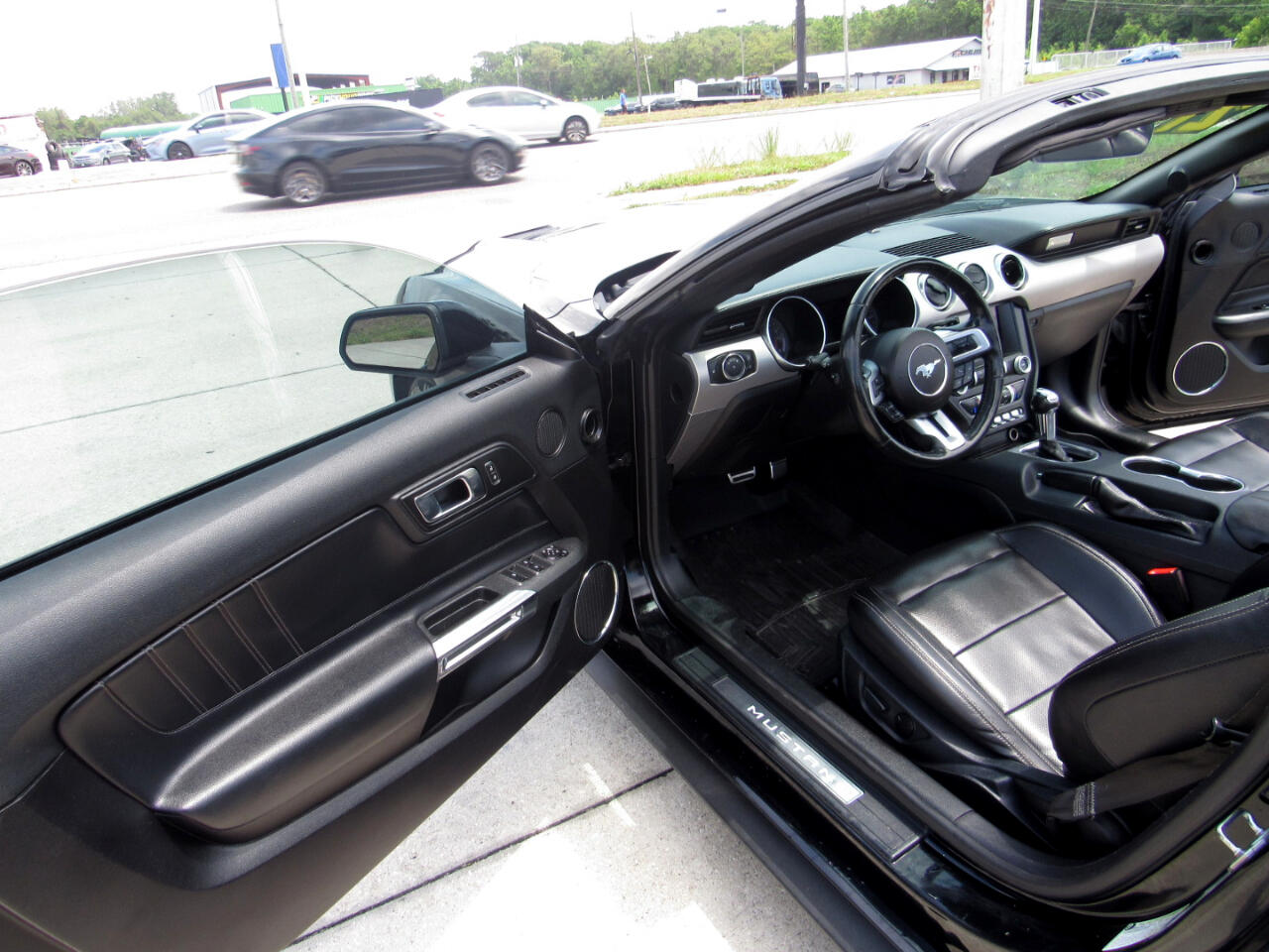 2021 Ford Mustang Image 24 of 70