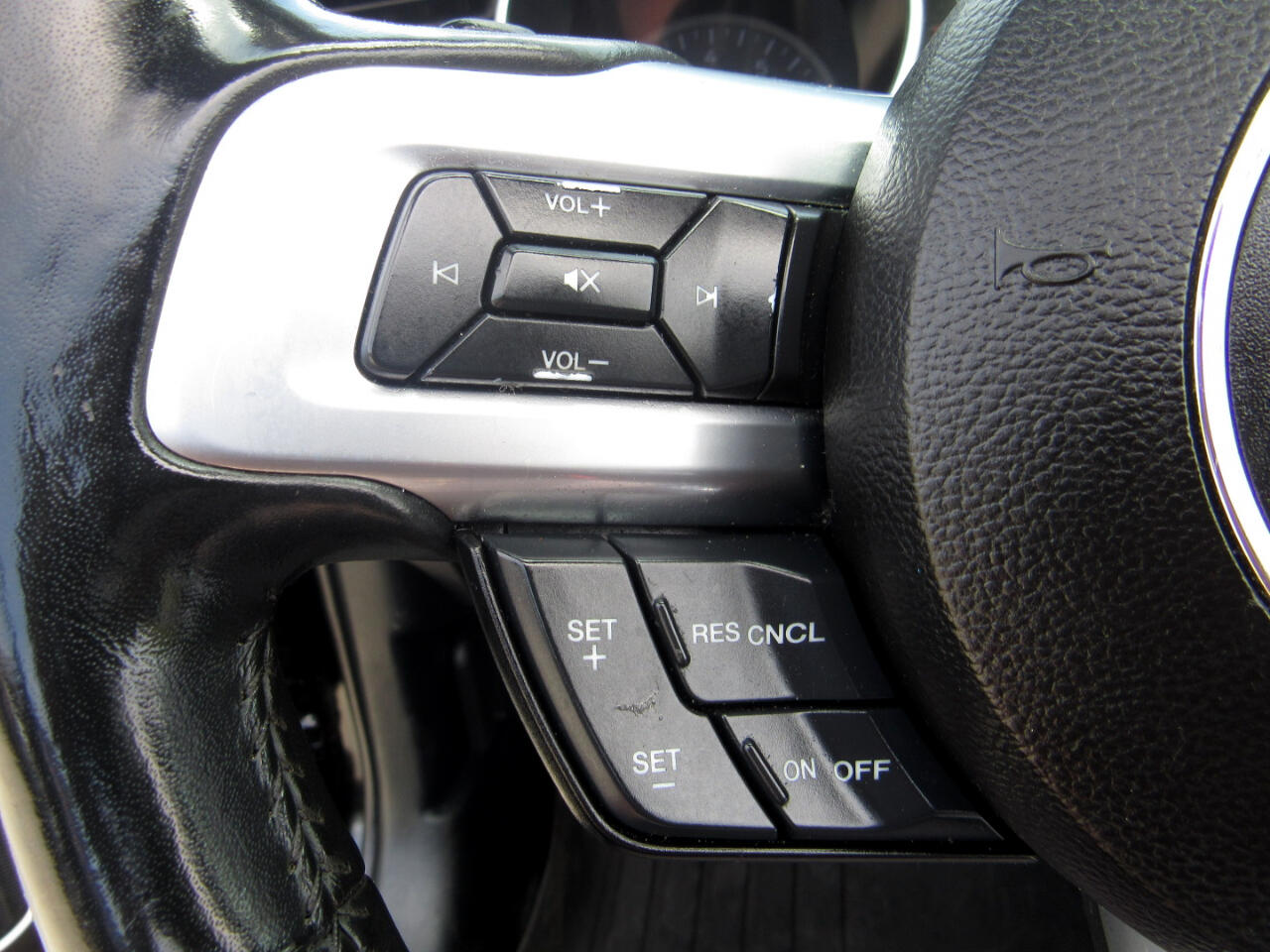 2021 Ford Mustang Image 36 of 70