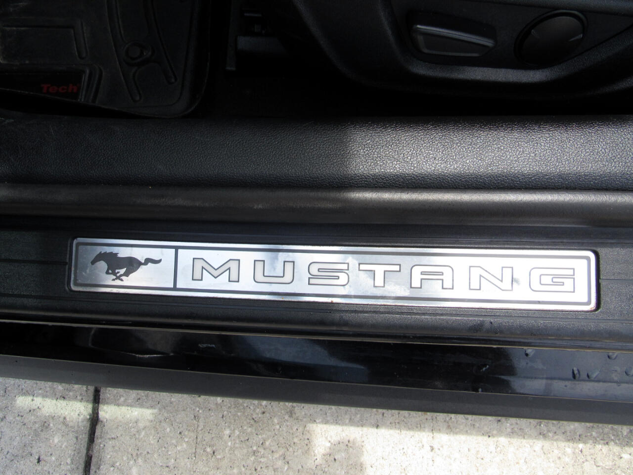 2021 Ford Mustang Image 28 of 70