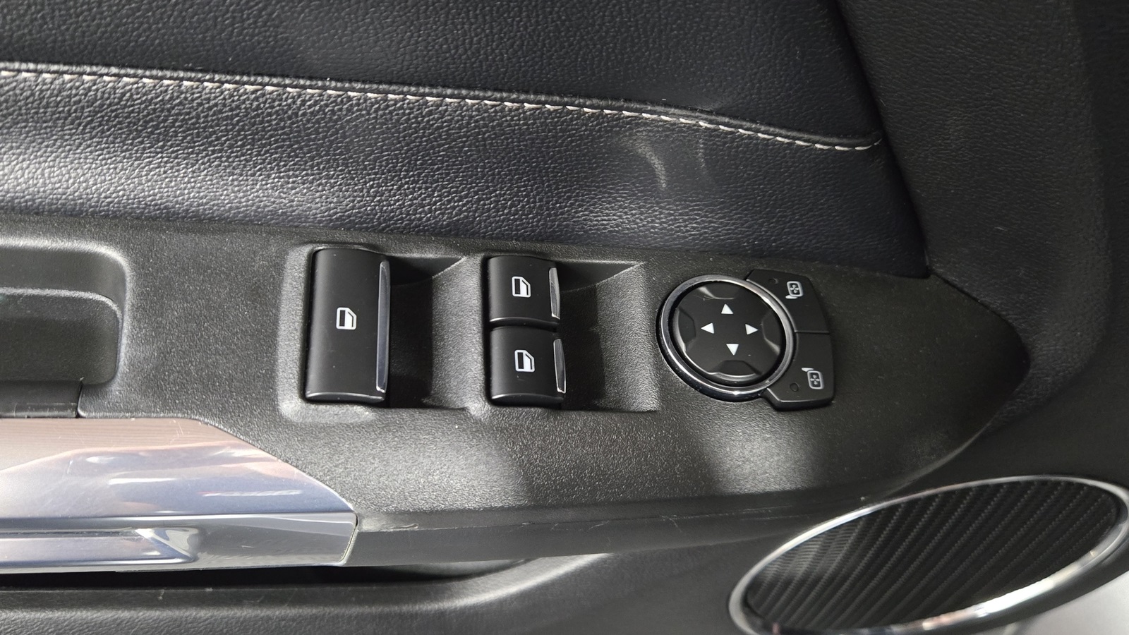 2021 Ford Mustang EcoBoost Premium Image 27 of 29