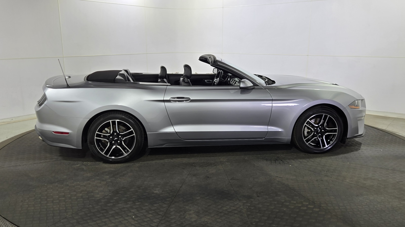 2021 Ford Mustang EcoBoost Premium Image 4 of 29