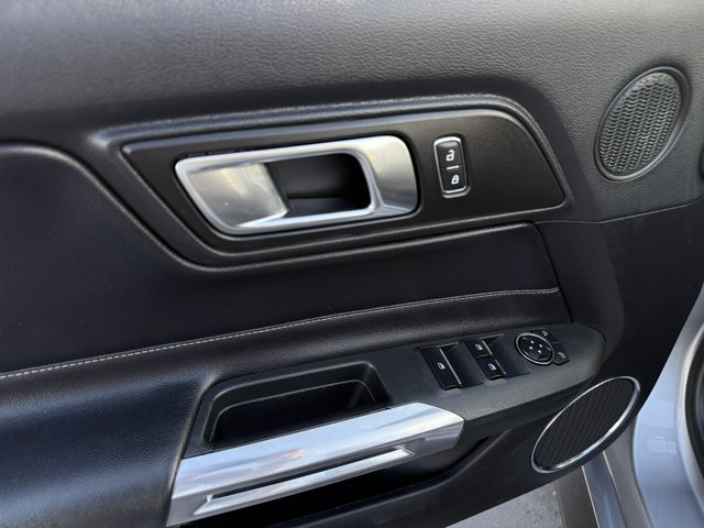 2021 Ford Mustang EcoBoost Premium Image 21 of 31