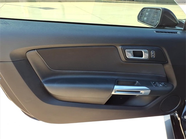 2021 Ford Mustang GT Image 13 of 19