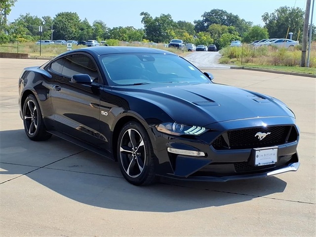 2021 Ford Mustang GT Image 2 of 19