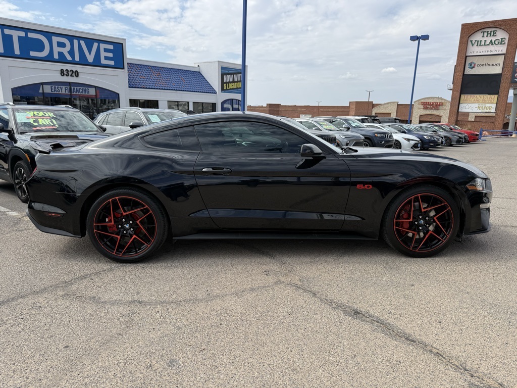 2021 Ford Mustang GT Image 3 of 25