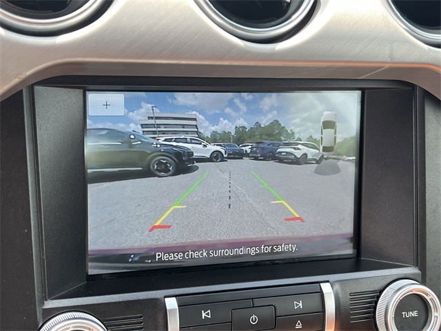 Vehicle image 23 of 32