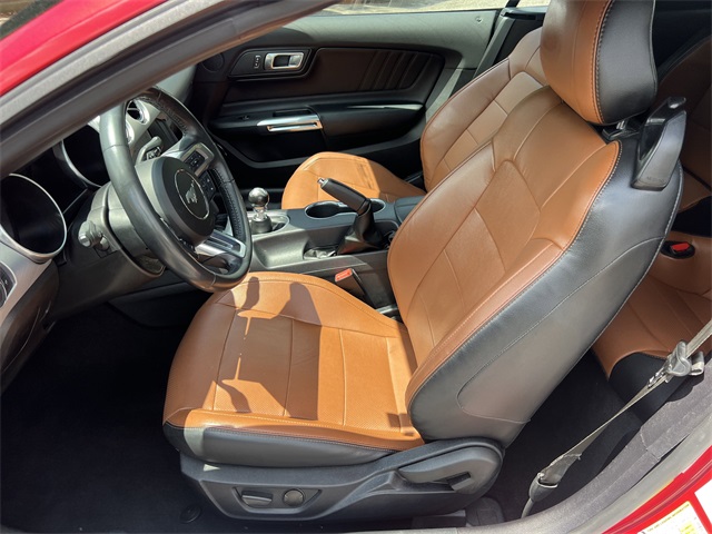 Vehicle image 17 of 32