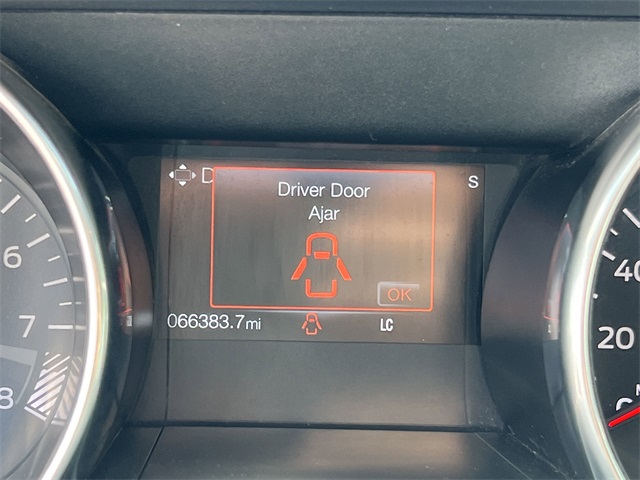 Vehicle image 22 of 32