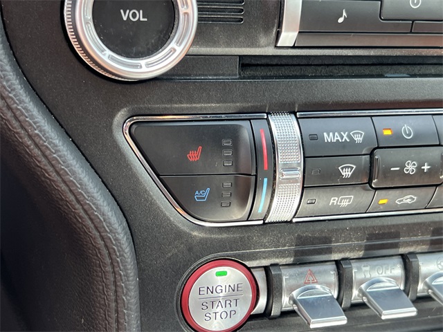 Vehicle image 27 of 32