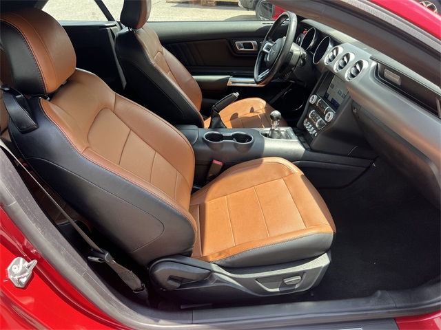 Vehicle image 16 of 32