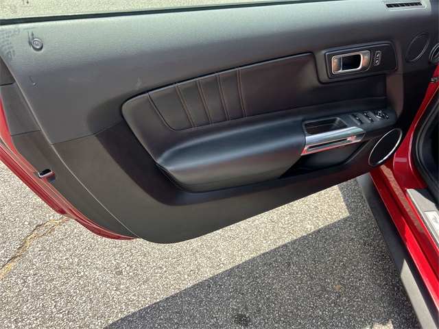 Vehicle image 26 of 32
