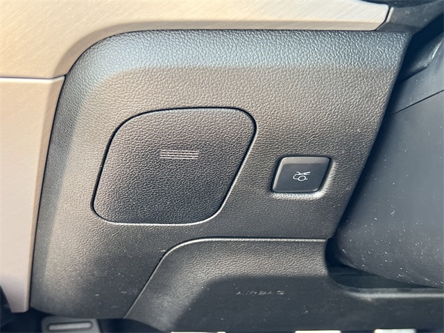 Vehicle image 31 of 32