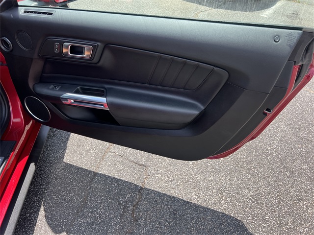 Vehicle image 25 of 32